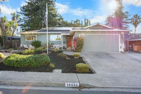 Photo of 19554 Jaydine St St, Castro Valley, CA 94546 (MLS # 41115304) Photo of 19554 Jaydine St St, Castro Valley, CA 94546 (MLS # 41115304)