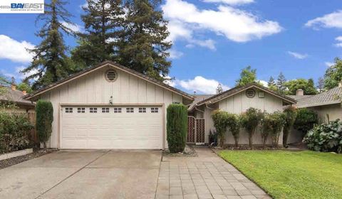 Photo of 5894 Land View Dr Dr, Stockton, CA 95219 (MLS # 41130898)