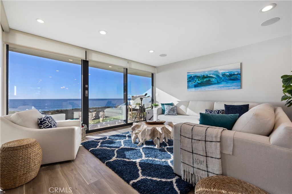 335 W I Street