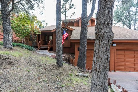 Photo of 2701 Hillcrest Court, Frazier Park, CA 93225 (MLS # PI26050879)