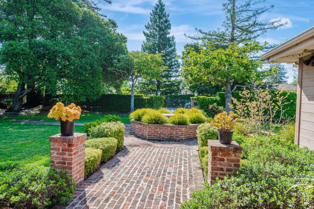 280 Uplands Drive