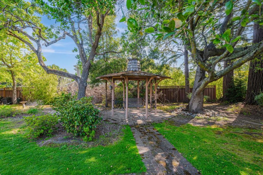 280 Uplands Drive