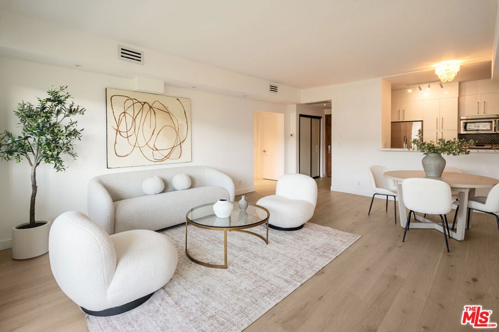 838 N Doheny Drive 1204