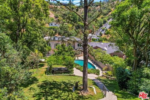 Photo of 1701 Roscomare Road, Los Angeles, CA 90077 (MLS # 26654109)