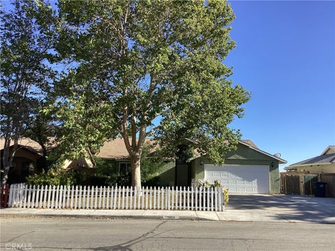 Photo of 2116 Phlox AVE, Rosamond, CA 93560 (MLS # SR26157231)