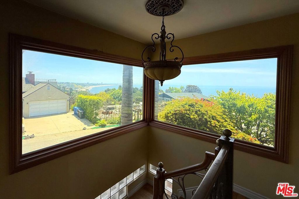 Photo of 227 Quadro Vecchio Drive, Pacific Palisades, CA 90272 (MLS # 25536725)