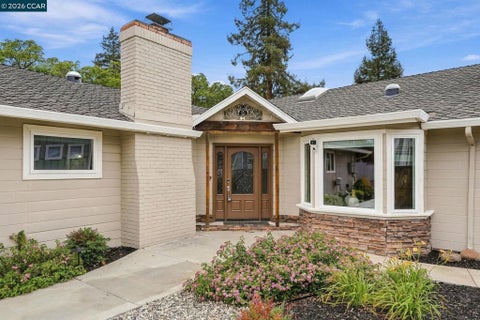 Photo of 1719 Greentree Dr, Concord, CA 94521 (MLS # 41148718)