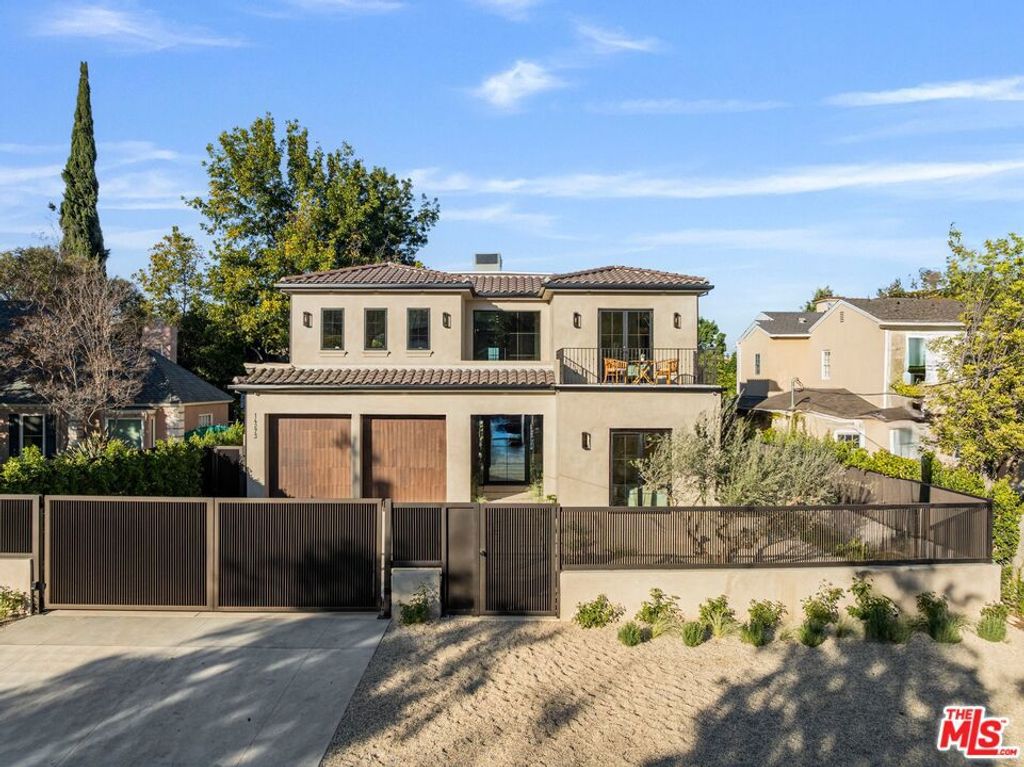 Photo of 14273 Greenleaf Street, Sherman Oaks, CA 91423 (MLS # 26850485)