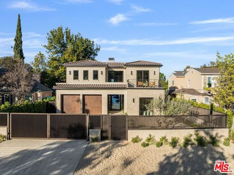 Photo of 14273 Greenleaf Street, Sherman Oaks, CA 91423 (MLS # 26850485)