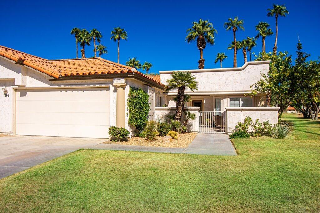 706 Vista Lago Circle N