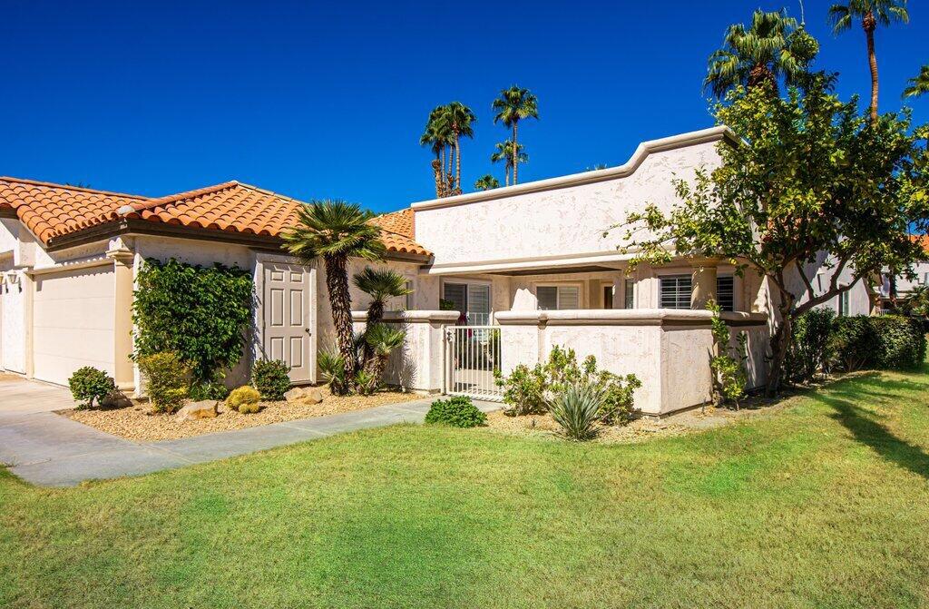 706 Vista Lago Circle N
