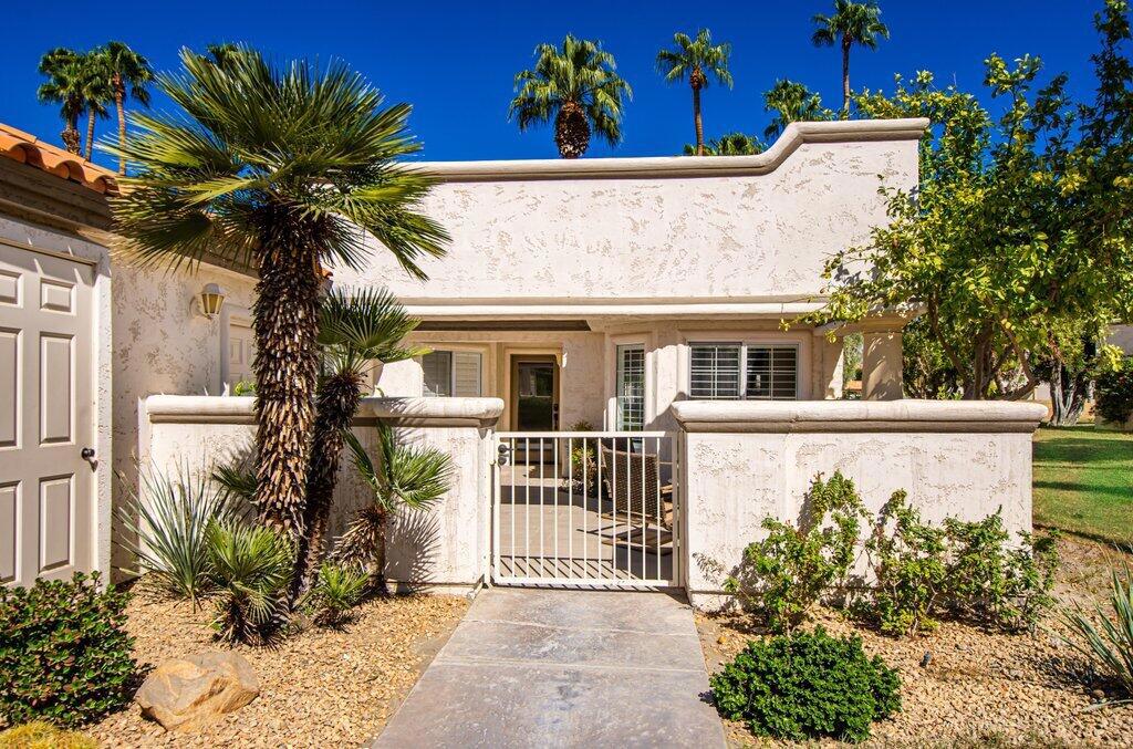 706 Vista Lago Circle N