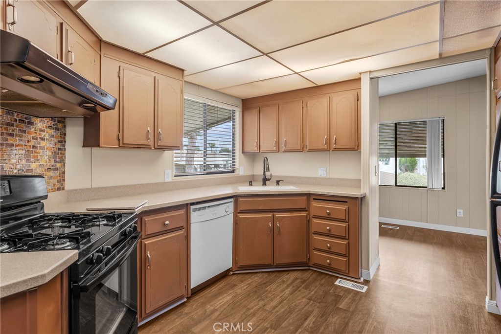 8651 Foothill Boulevard 90