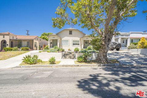 Photo of 1011 S Plymouth Boulevard, Los Angeles, CA 90019 (MLS # 26828853)