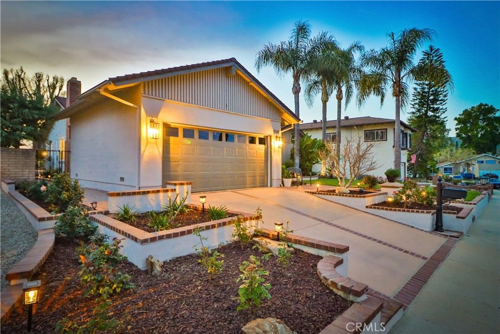 Photo of 2747 Granvia Place, Thousand Oaks, CA 91360 (MLS # SR25263795)