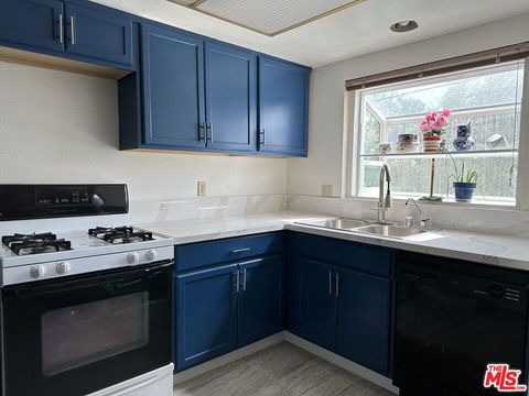 Photo of 720 Waterloo Street #4, Los Angeles, CA 90026 (MLS # 25591947) Photo of 720 Waterloo Street #4, Los Angeles, CA 90026 (MLS # 25591947)