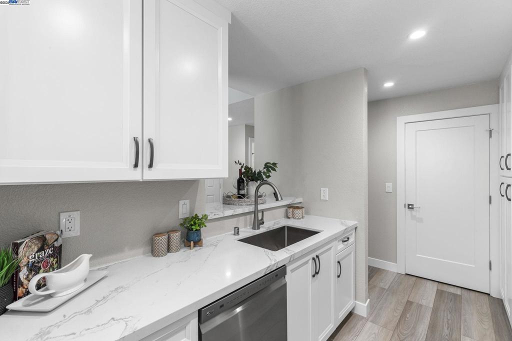 CANYON MEADOWS - Residential