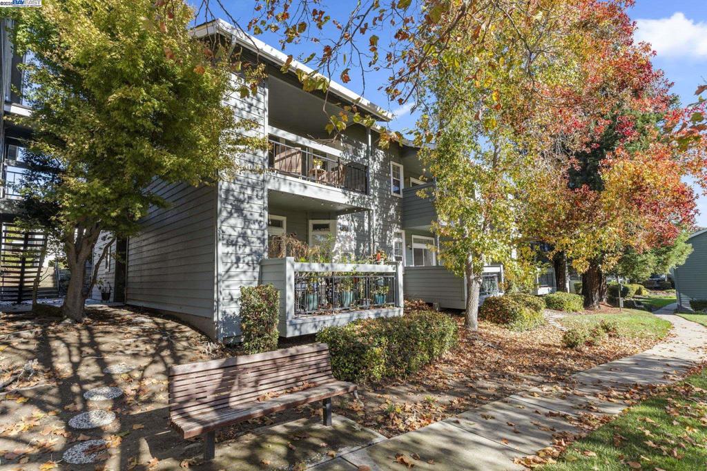 CANYON MEADOWS - Residential