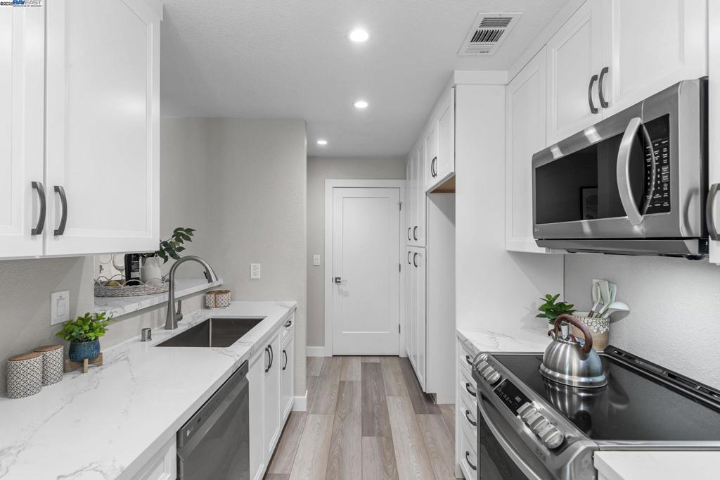 CANYON MEADOWS - Residential