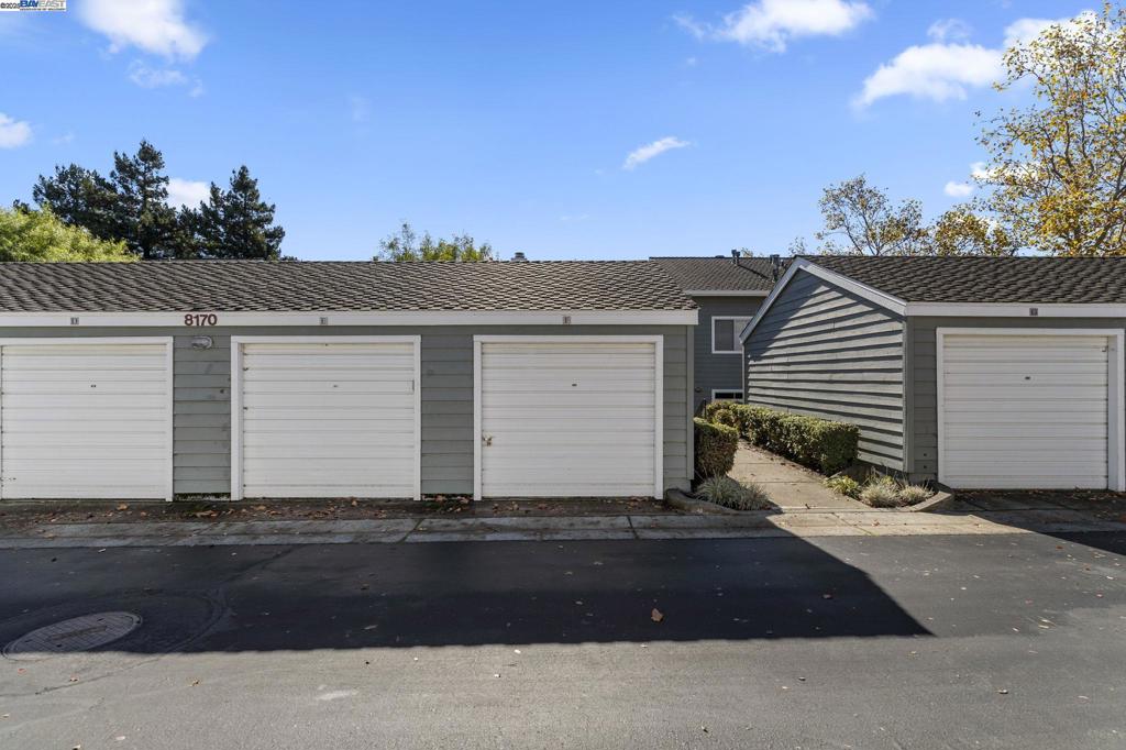 CANYON MEADOWS - Residential