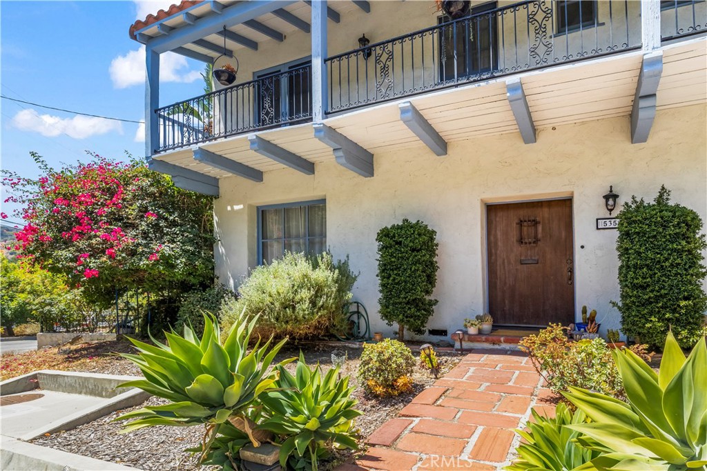 535 Arch Place