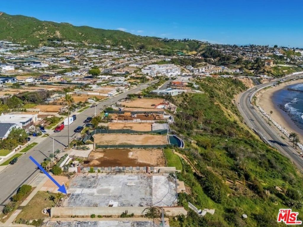 Photo of 18414 Coastline Drive, Malibu, CA 90265 (MLS # 26638561)