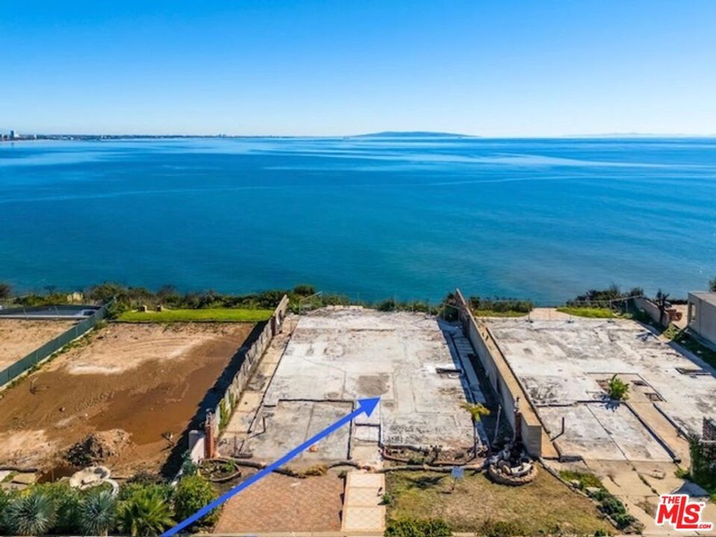 Photo of 18414 Coastline Drive, Malibu, CA 90265 (MLS # 26638561)