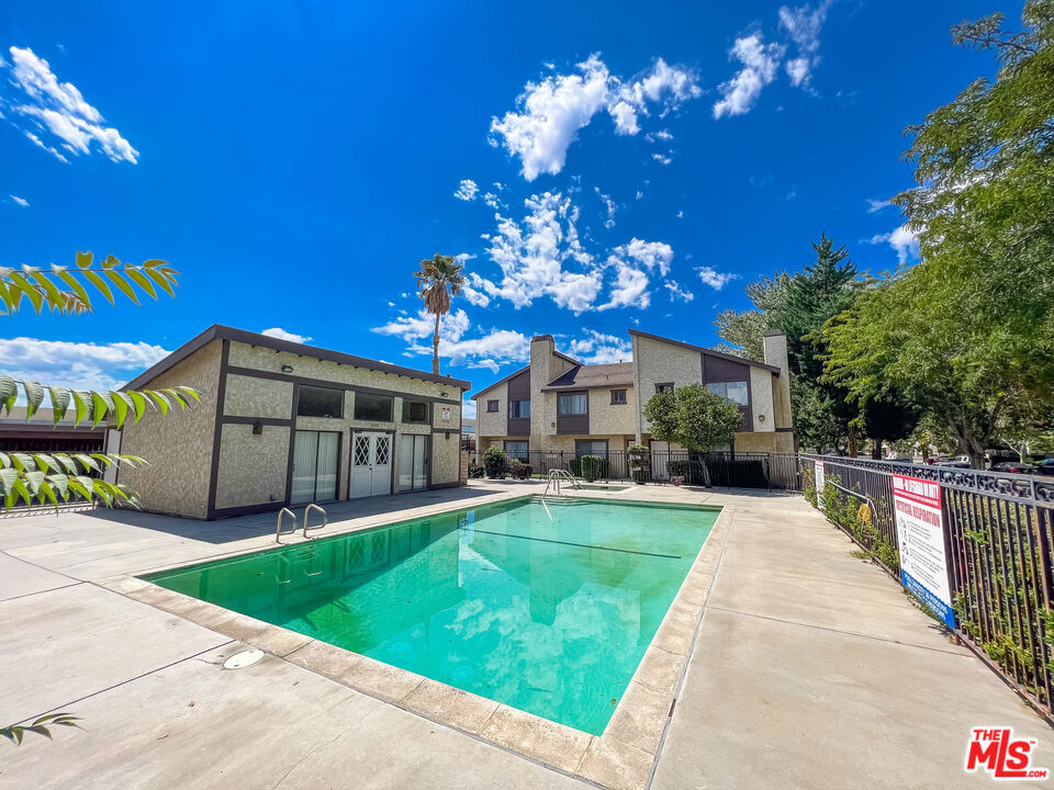 Close to Antelope Valley Medical Center - Spacious 2-bedroom, 2.5-bathroom townhome offers a perfect blend of comfort and style in a highly sought-after neighborhood. Key Features:Layout: The thoughtfully designed floor plan maximizes space and natural light, creating a welcoming atmosphere throughout the home. Master Suite: The generous master suite includes an en-suite bathroom and ample closet space, providing a private retreat at the end of the day. Additional Bedroom: The second bedroom offers flexibility for guests, a home office, or a cozy den. Outdoor Patio: Enjoy outdoor living on your private patio, perfect for relaxation and outdoor dining. Convenience: A dedicated laundry area, storage space, and a 2-car covered garage ensure convenience and functionality. Location: This townhome is ideally situated in a peaceful neighborhood, with easy access to shopping, dining, parks, and major transportation routes. Don't miss the opportunity to make this townhome your new residence. Schedule a viewing today to experience the comfort and convenience of modern living. For inquiries and appointments, please contact me.