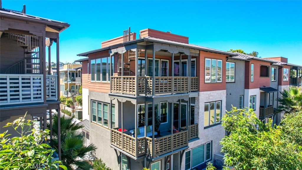 1207 Doheny Way