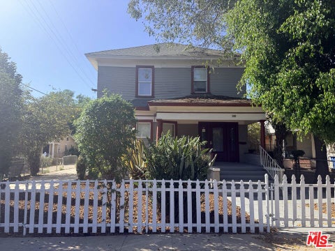 Photo of 2909 S Catalina Street, Los Angeles, CA 90007 (MLS # 26985163)
