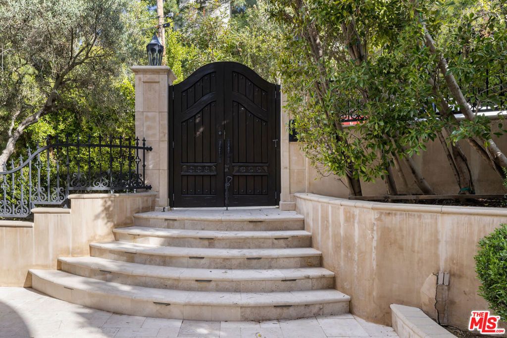 Photo of 1921 Bel Air Road, Los Angeles, CA 90077 (MLS # 25609789)