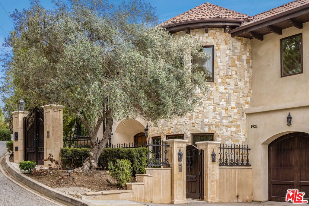 Photo of 1921 Bel Air Road, Los Angeles, CA 90077 (MLS # 25609789)