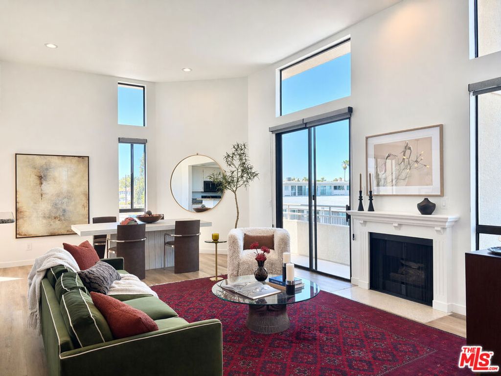 Photo of 13920 Moorpark Street #308, Sherman Oaks, CA 91423 (MLS # 26671037)