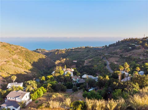 Photo of 26585 OCEAN VIEW Drive, Malibu, CA 90211 (MLS # SR26147808)