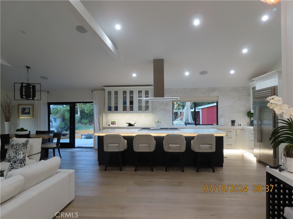 9562 Center
