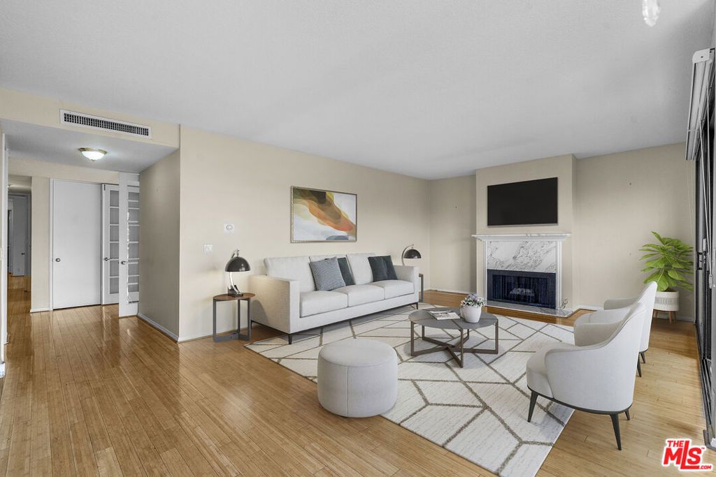 Photo of 4477 Wilshire Boulevard #308, Los Angeles, CA 90010 (MLS # 26633891)