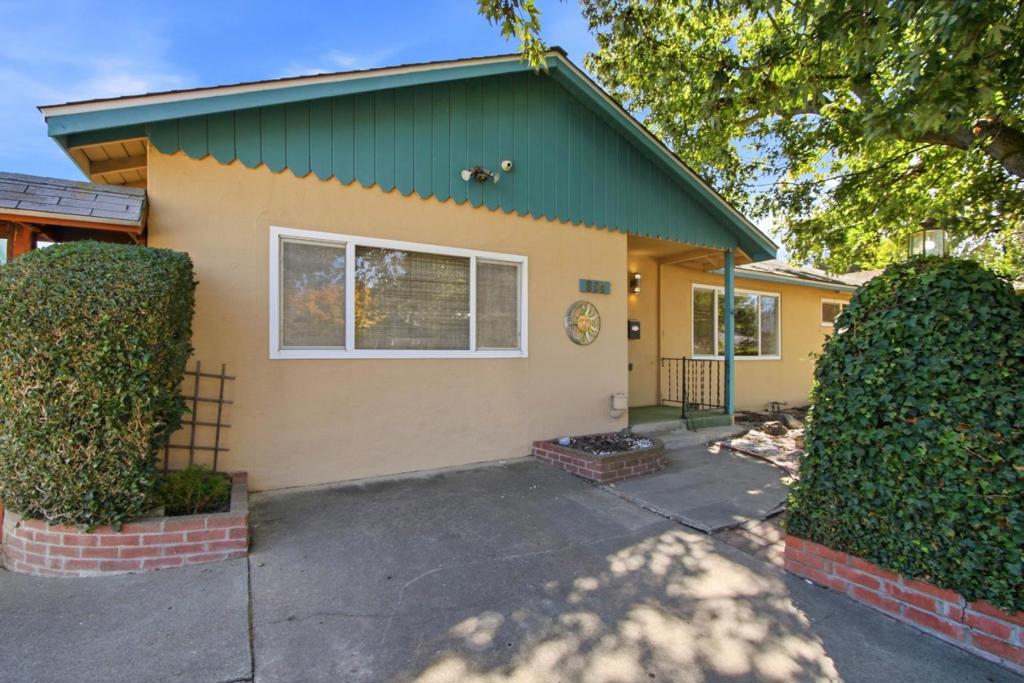 894 Hazelnut Court