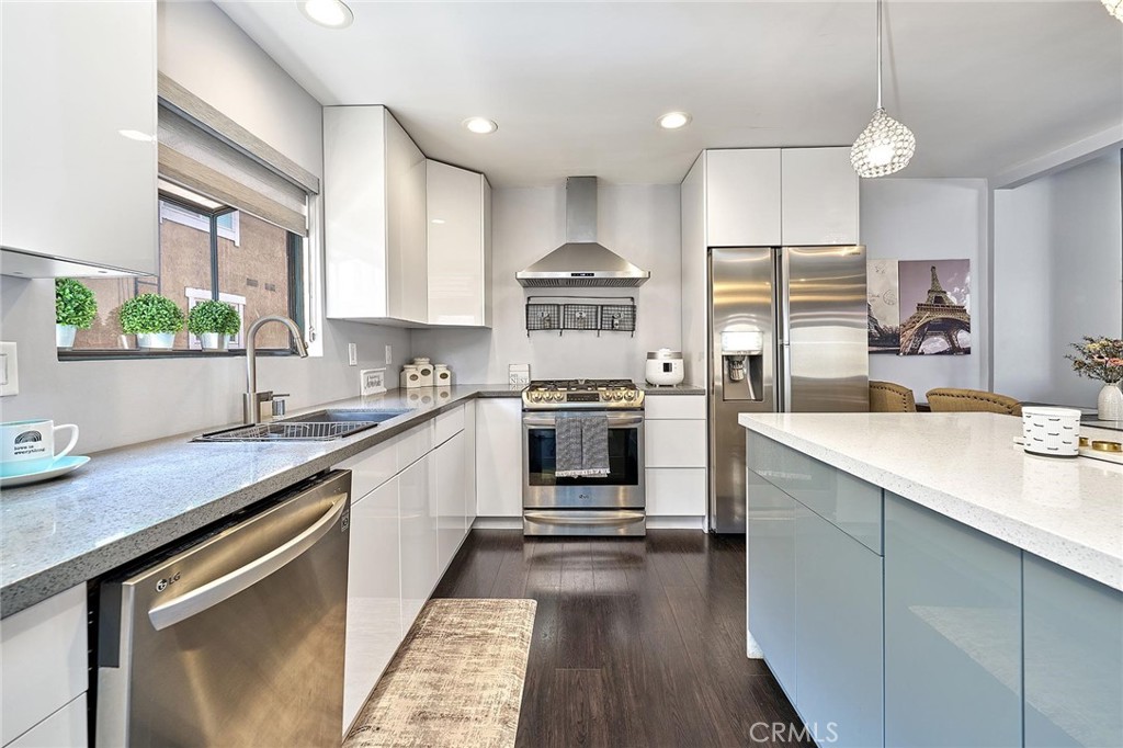 957 W Imperial 30