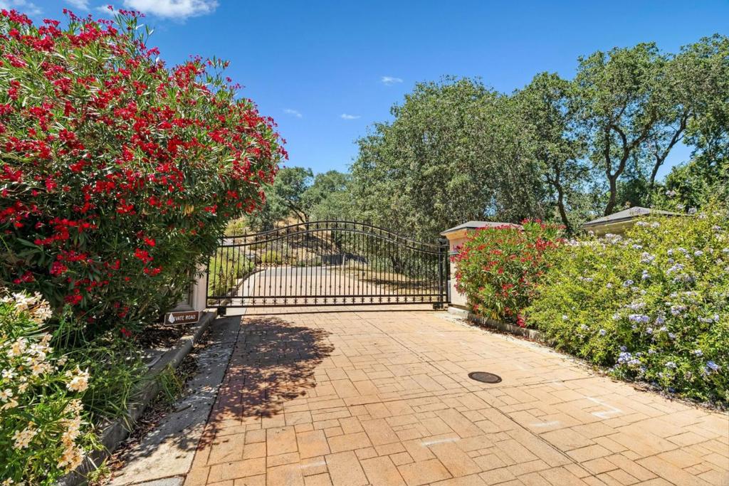 18600 Castle Ridge Drive