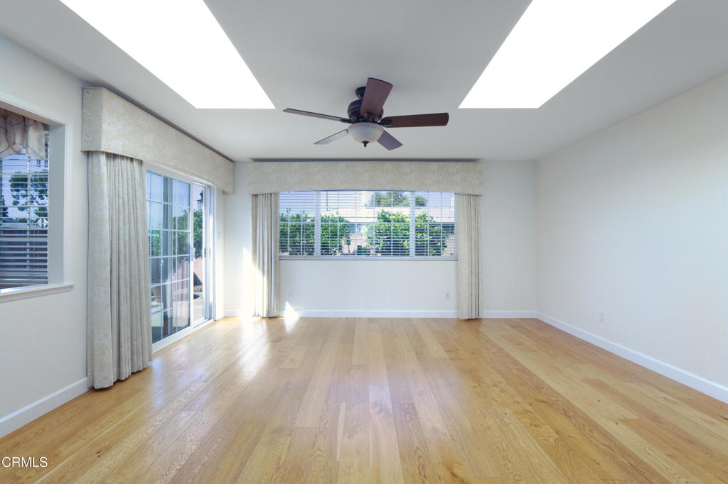 337 E Elfin Green