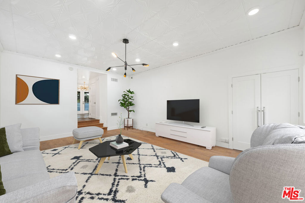 2250 Nichols Canyon Road