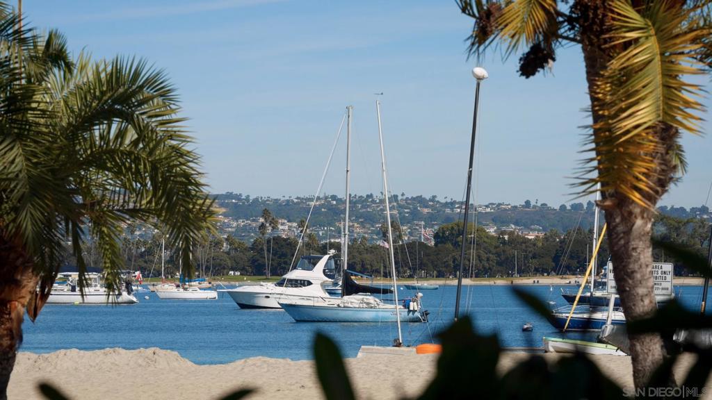 2632 Bayside Walk