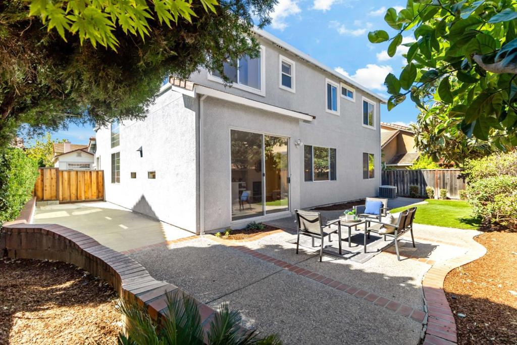 3249 Esperanza Court