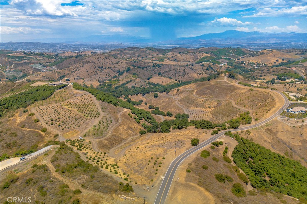 2 La Cruz Drive