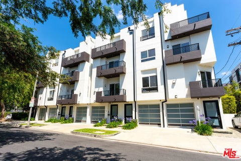 Photo of 438 Arnaz Drive #106, Los Angeles, CA 90048 (MLS # 26829405)