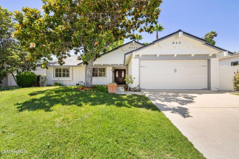 Photo of 41 Oakleaf Avenue, Oak Park, CA 91377 (MLS # 226003365)