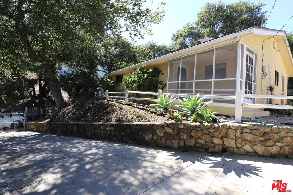 Photo of 26322 Ingleside Way, Malibu, CA 90265 (MLS # 25609503)