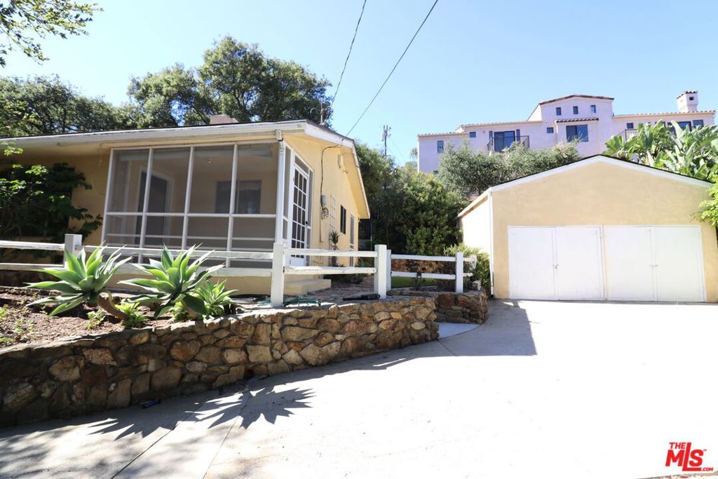 Photo of 26322 Ingleside Way, Malibu, CA 90265 (MLS # 25609503)
