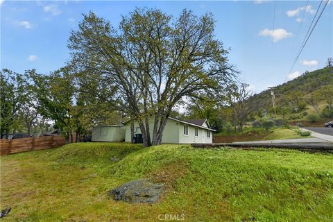 Photo of 1120 Bluebird St, Yreka, CA 96097 (MLS # SN26086617)