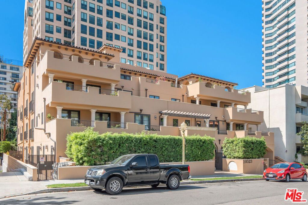 Photo of 10523 Ashton Avenue #301, Los Angeles, CA 90024 (MLS # 25593607)